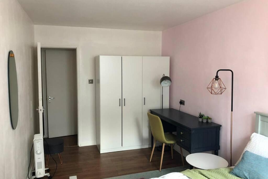 Super Spacious 2 Bedroom Apt 20Mn From Central. London Eksteriør billede